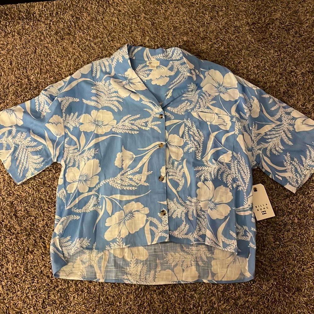 Women’s Billabong ALL GOOD top, size medium